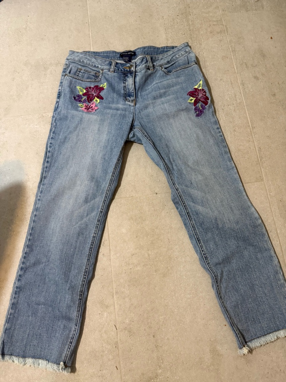 Boston Proper Light wash  Embroidered Flower Jeans Denim Size 8, Unfinished Hem.